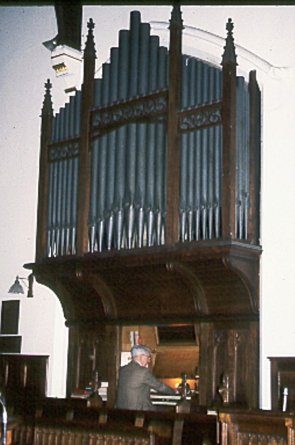 Organ facade